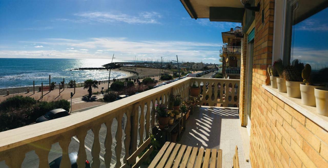 リド・ディ・オスティアCasa Al Mareアパートメント エクステリア 写真